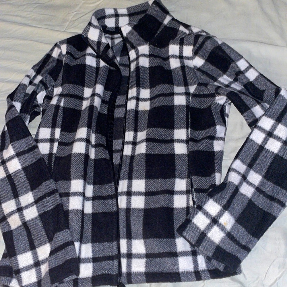Black & White Fleece w/ Pockets - Size M